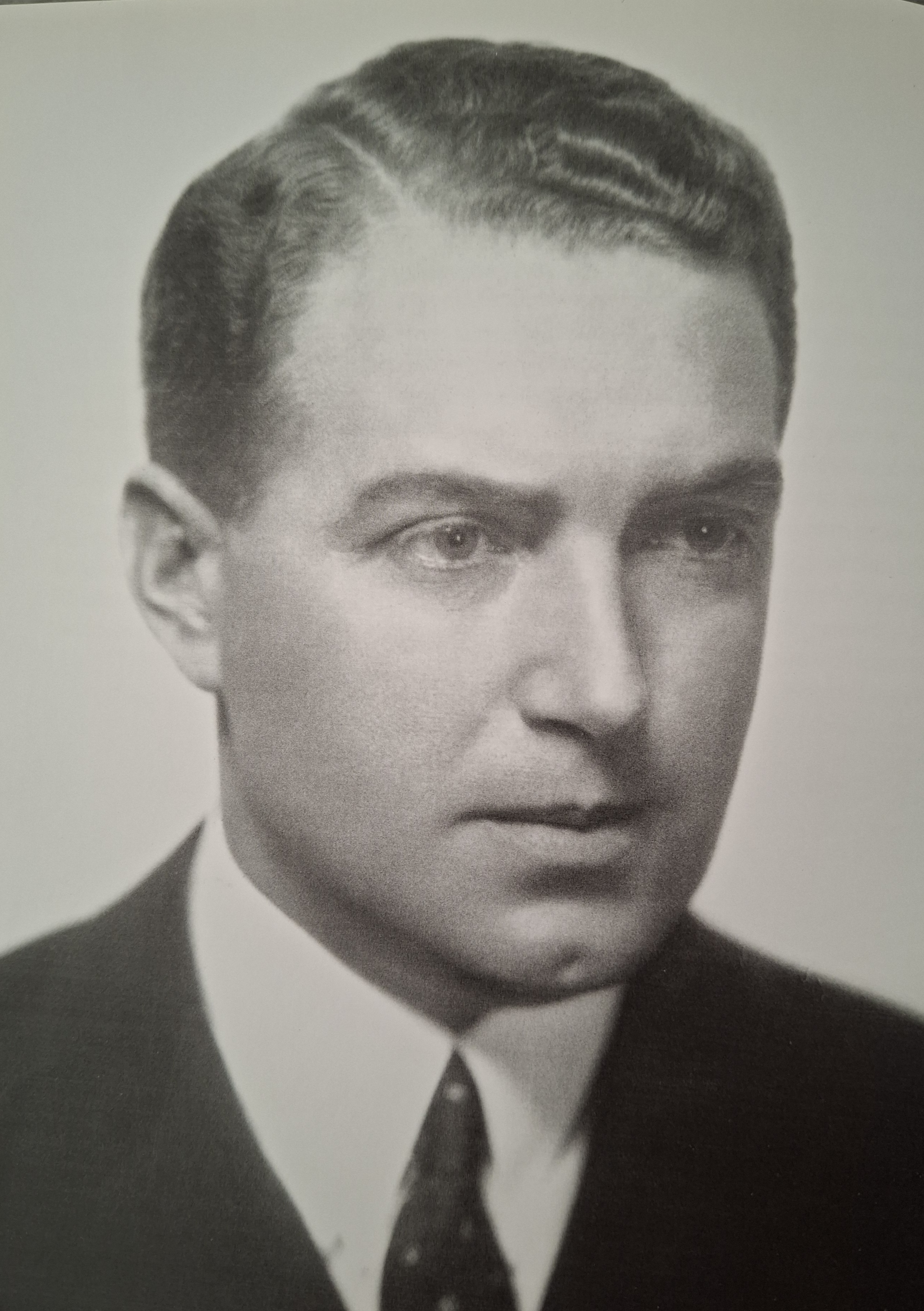 dr. Tuss Miklós